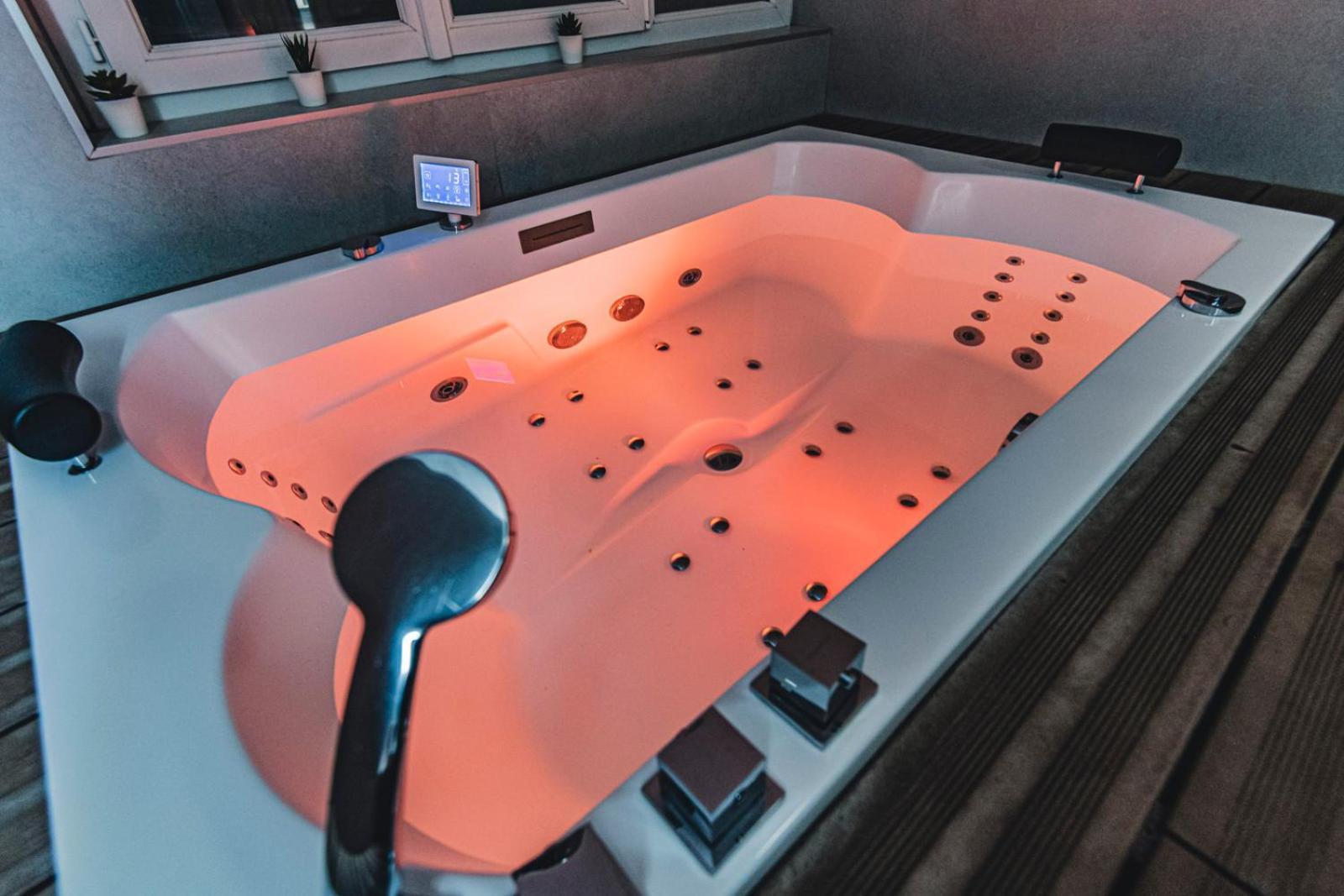 Mv Suite & Spa แร็งส์ ภายนอก รูปภาพ