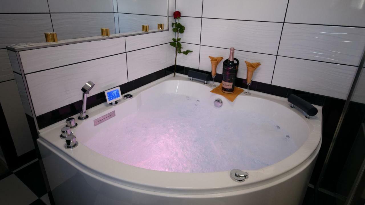 Mv Suite & Spa แร็งส์ ภายนอก รูปภาพ